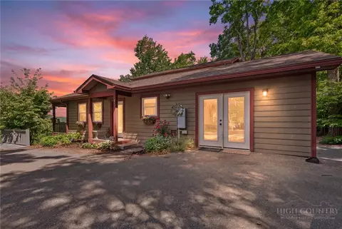 271 Misty Creek Dr, Blowing Rock, NC 28605