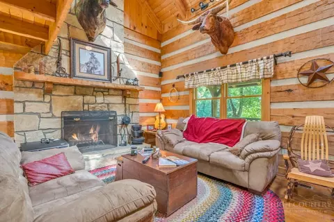 Living - 711 Meadow Rd, Ferguson, NC 28624 photo 2 of 3