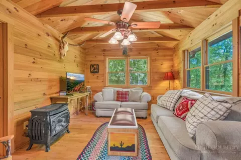 Living - 711 Meadow Rd, Ferguson, NC 28624 photo 3 of 3