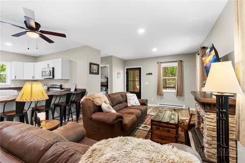 Living - 100 Teaberry Trl, Beech Mountain, NC 28604 photo 2 of 4
