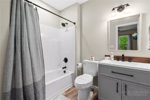 Bath - 100 Teaberry Trl, Beech Mountain, NC 28604 photo 1 of 2