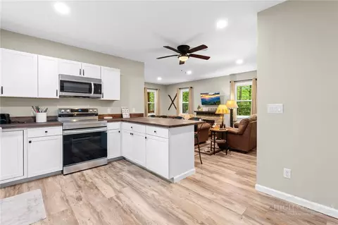 Kitchen - 100 Teaberry Trl, Beech Mountain, NC 28604 photo 3 of 4