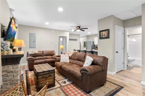 Living - 100 Teaberry Trl, Beech Mountain, NC 28604 photo 4 of 4