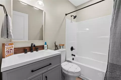 Bath - 100 Teaberry Trl, Beech Mountain, NC 28604 photo 2 of 2