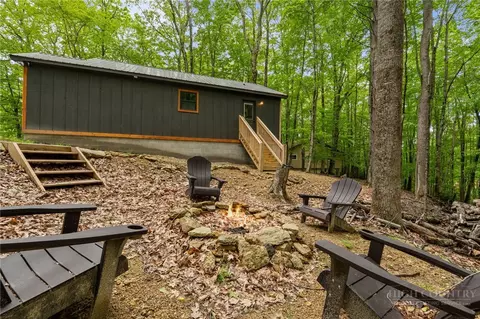 Exterior - 100 Teaberry Trl, Beech Mountain, NC 28604 photo 9 of 10