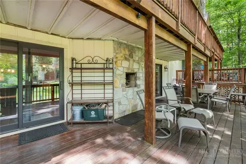 Exterior - 101 Golf View Dr #3, Beech Mountain, NC 28604 photo 5 of 6