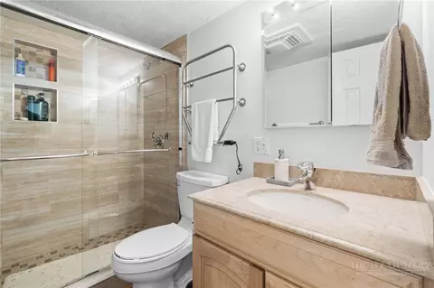 Bath - 101 Golf View Dr #3, Beech Mountain, NC 28604 photo 3 of 3