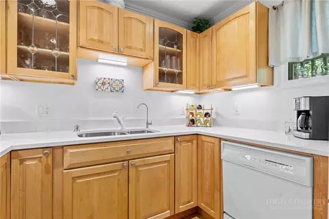 Kitchen - 101 Golf View Dr #3, Beech Mountain, NC 28604 photo 2 of 4