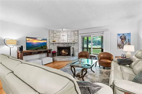 Living - 101 Golf View Dr #3, Beech Mountain, NC 28604 photo 1 of 3