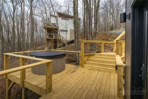 Exterior - 234 Wild Daisy Ln, Beech Mountain, NC 28604 photo 6 of 7