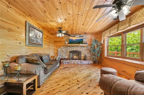 Living - 310 Locust Point Dr, Boone, NC 28607 photo 2 of 3