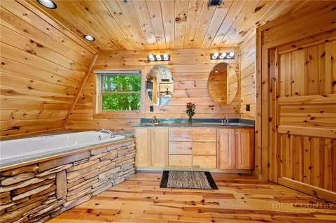 Bath - 310 Locust Point Dr, Boone, NC 28607 photo 2 of 4