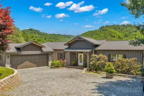 338 Woodbriar Dr, Sugar Grove, NC 28679