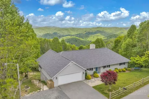 784 Alpine Dr, Seven Devils, NC 28604