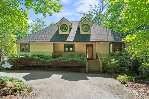 365 Peacock Dr, Blowing Rock, NC 28605