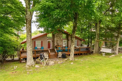 501 Saint Andrews Rd, Beech Mountain, NC 28604