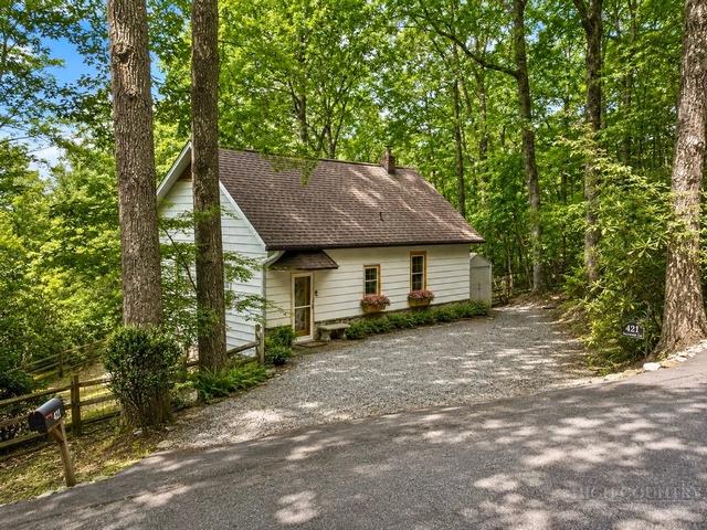 421 Sourwood Ln, Blowing Rock, NC 28605