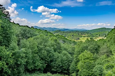 354 Brown Mountain Ridge Rd, Blowing Rock, NC 28605