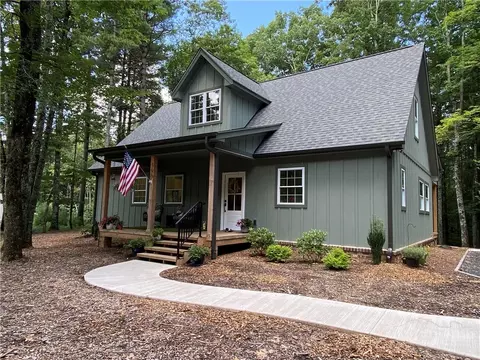 390 Greenview Dr, Jefferson, NC 28640