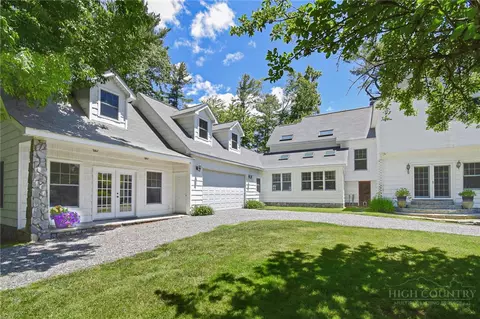 140 Library Ln, Banner Elk, NC 28604