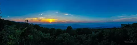 215 N Pinnacle Ridge Rd, Beech Mountain, NC 28604