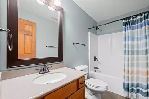 Bath - 128 E Pinecrest Ct, Boone, NC 28607 photo 6 of 7