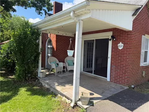 202 Academy St, Jefferson, NC 28640