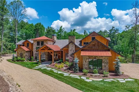 1194 Laurel Ln, Blowing Rock, NC 28605