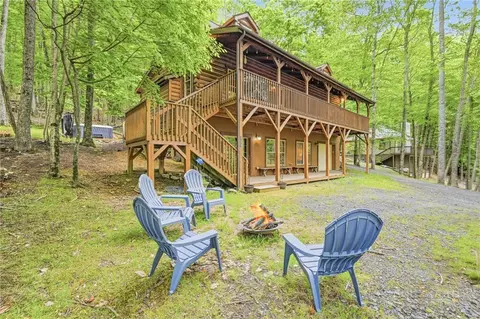 113 Poplar Dr, Beech Mountain, NC 28604