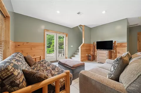 Living - 605 Valley View Dr, Purlear, NC 28665 photo 3 of 3