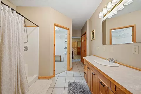 Bath - 605 Valley View Dr, Purlear, NC 28665 photo 4 of 4