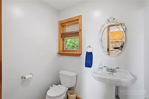 Bath - 605 Valley View Dr, Purlear, NC 28665 photo 1 of 4