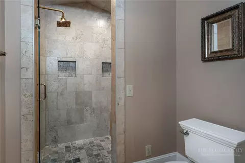 Bath - 5712 Summit Rd, Purlear, NC 28665 photo 4 of 7