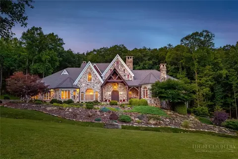 5712 Summit Rd, Purlear, NC 28665