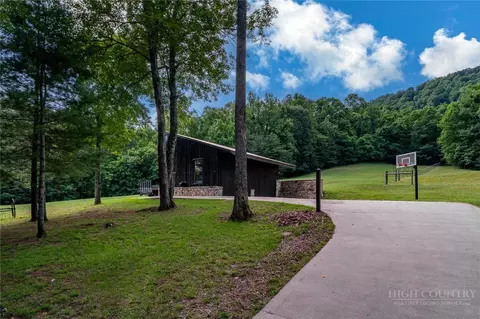 Exterior - 5712 Summit Rd, Purlear, NC 28665 photo 11 of 12