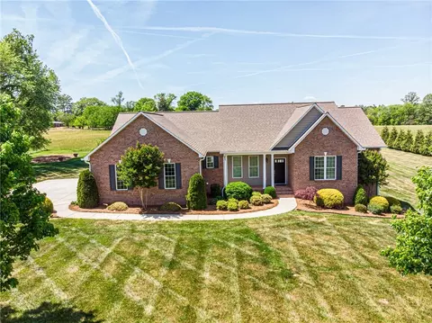 379 Horseshoe Bend Rd, Hudson, NC 28638