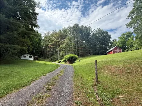 315 Al Blevins Rd, Lansing, NC 28643