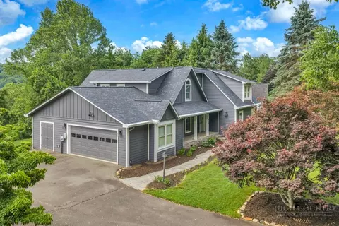 458 Fairway Ridge Dr, West Jefferson, NC 28694