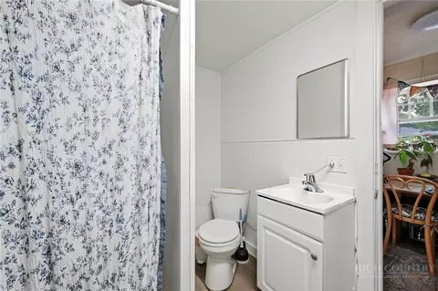 Bath - 105 Summit St, Boone, NC 28607 photo 1 of 2