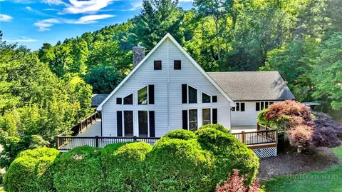 1518 Wade Bare Rd, Jefferson, NC 28640