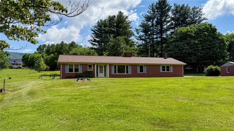 256 Wickzola Ln, West Jefferson, NC 28694