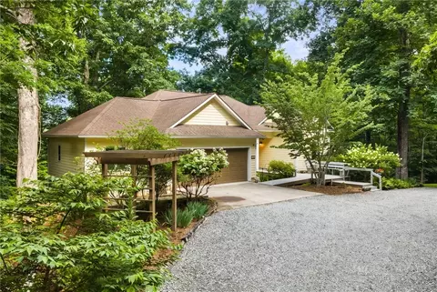 581 New Homestead Dr, Vilas, NC 28692