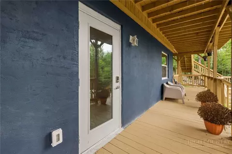 Exterior - 229 Greenbriar Rd, Beech Mountain, NC 28604 photo 8 of 10