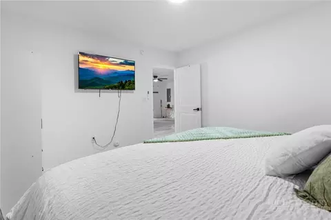Bedroom - 229 Greenbriar Rd, Beech Mountain, NC 28604 photo 7 of 9