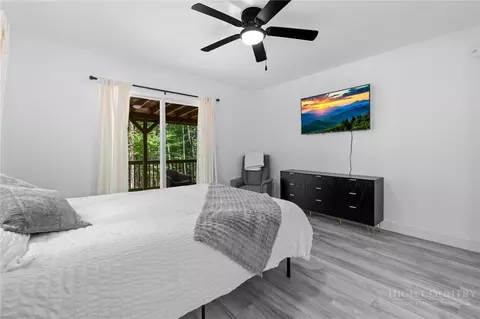 Bedroom - 229 Greenbriar Rd, Beech Mountain, NC 28604 photo 3 of 9