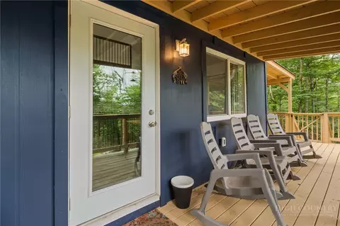 Exterior - 229 Greenbriar Rd, Beech Mountain, NC 28604 photo 4 of 10