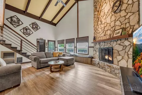 106 Kick Turn Ln, Beech Mountain, NC 28604
