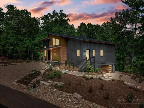 1180 W Lake Rd, Marion, NC 28752
