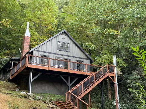 9440 Blackberry Rd, Lenoir, NC 28645