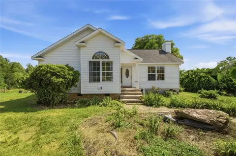 874 Hanks St, Traphill, NC 28685